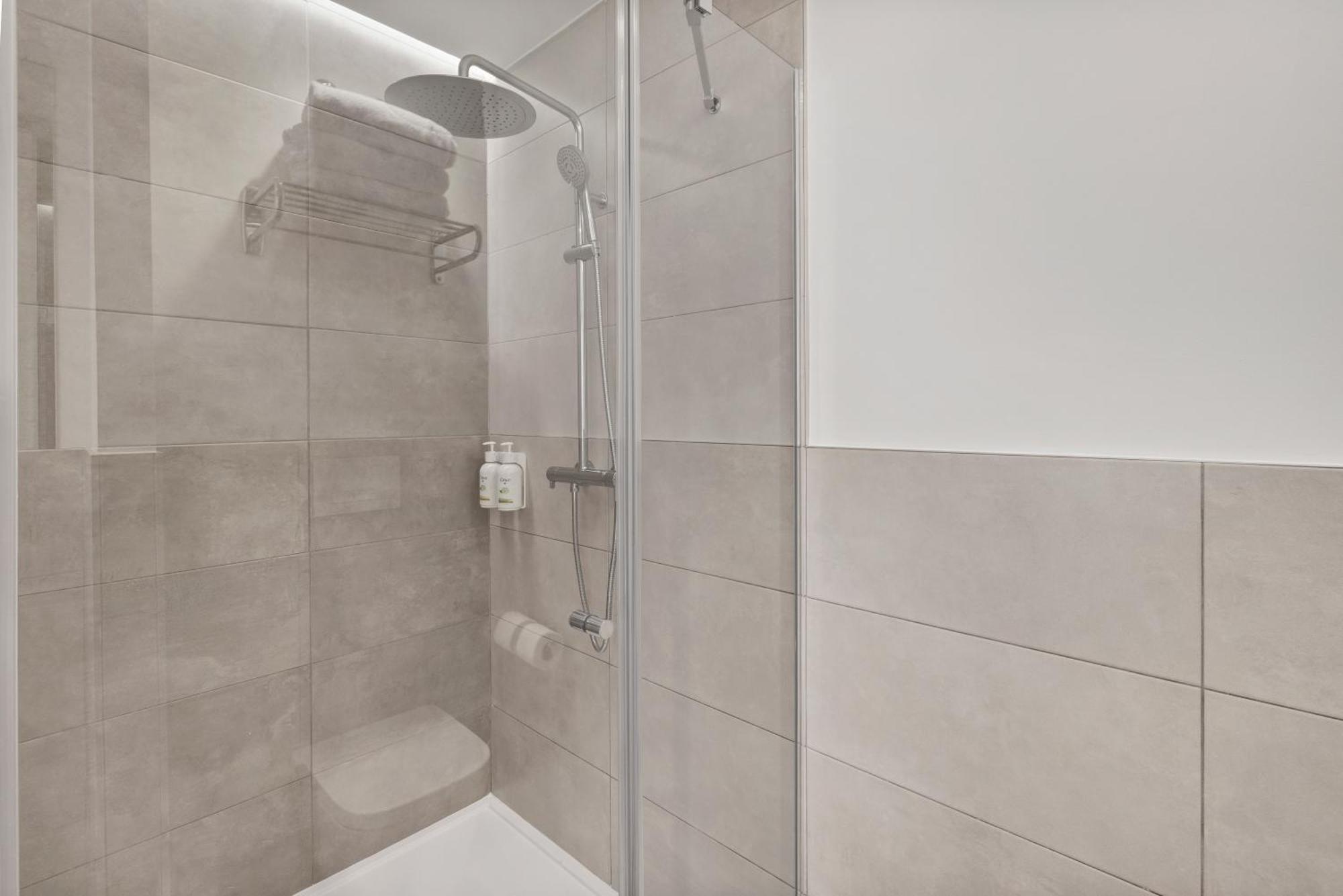 B&B Hotel Madrid Fuenlabrada Retail Park ภายนอก รูปภาพ