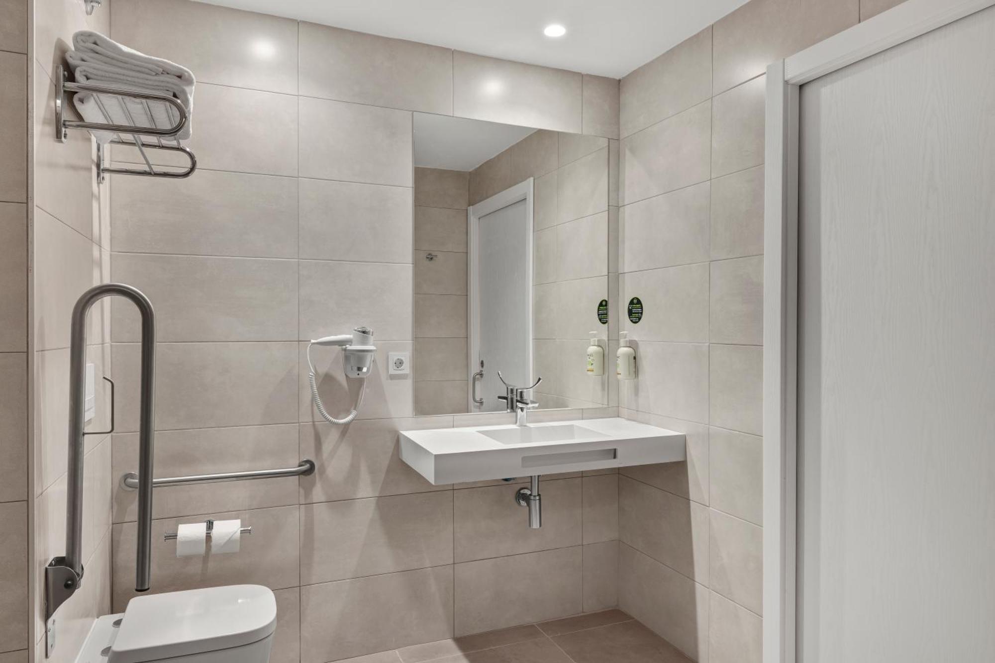B&B Hotel Madrid Fuenlabrada Retail Park ภายนอก รูปภาพ